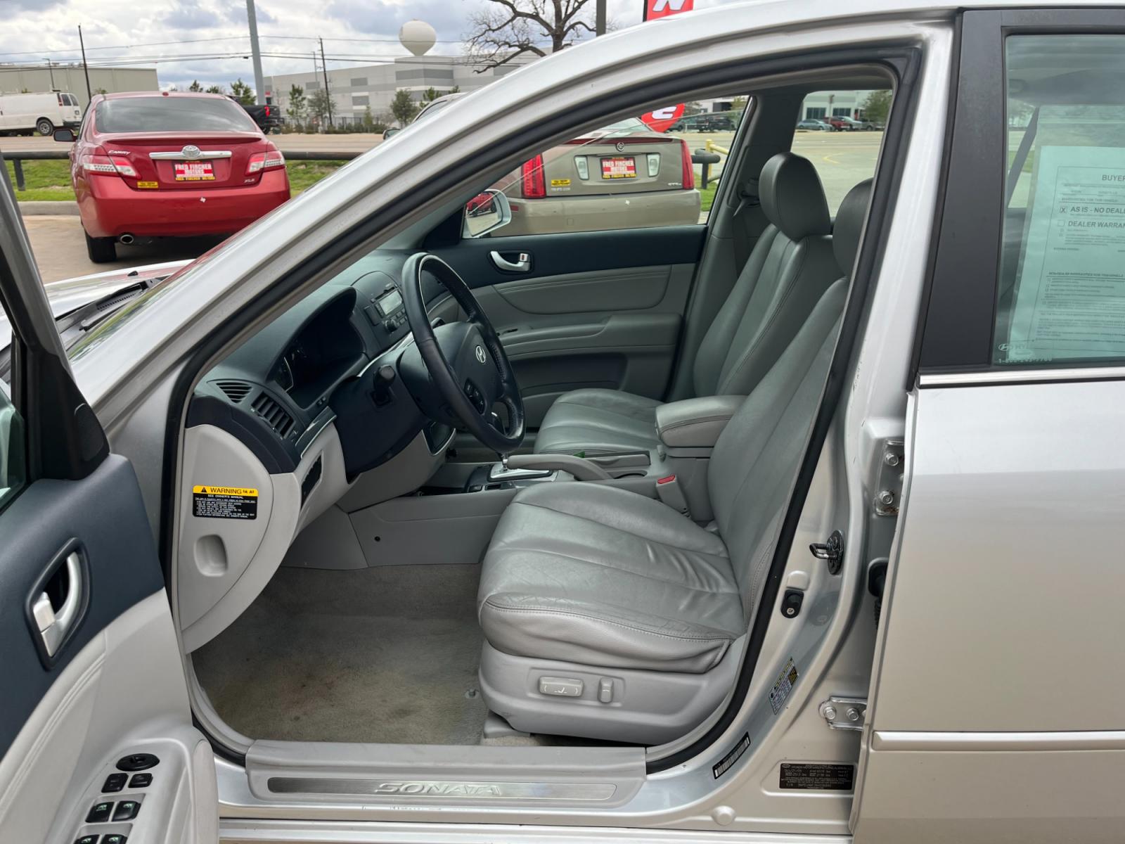 2006 SILVER /gray Hyundai Sonata GLS (5NPEU46F26H) with an 3.3L V6 DOHC 24V engine, located at 14700 Tomball Parkway 249, Houston, TX, 77086, (281) 444-2200, 29.928619, -95.504074 - Photo #8